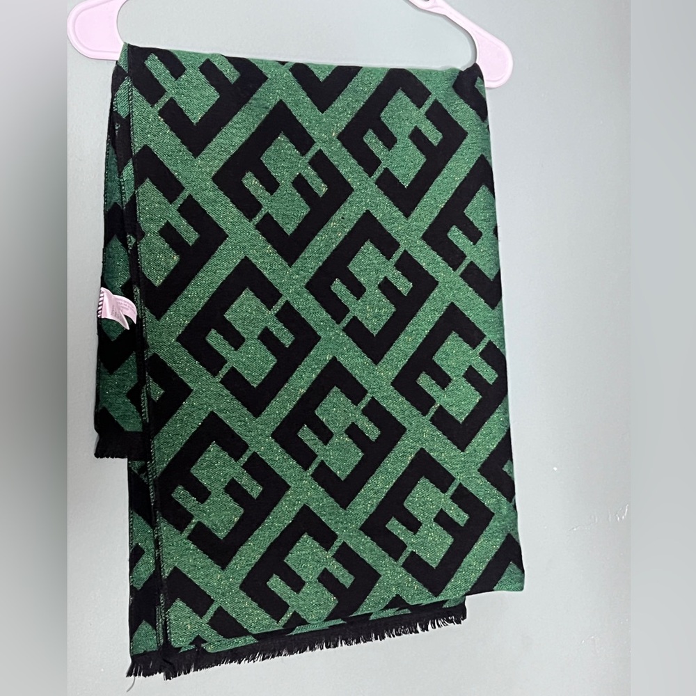 Green and Black Patterned Scarf light weight. NWOT
